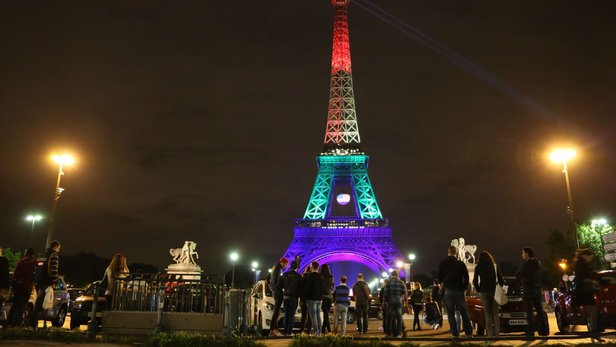 Iconic Eiffel Tower Closure Amid Staff Strike Disrupts Paris Dreams ...