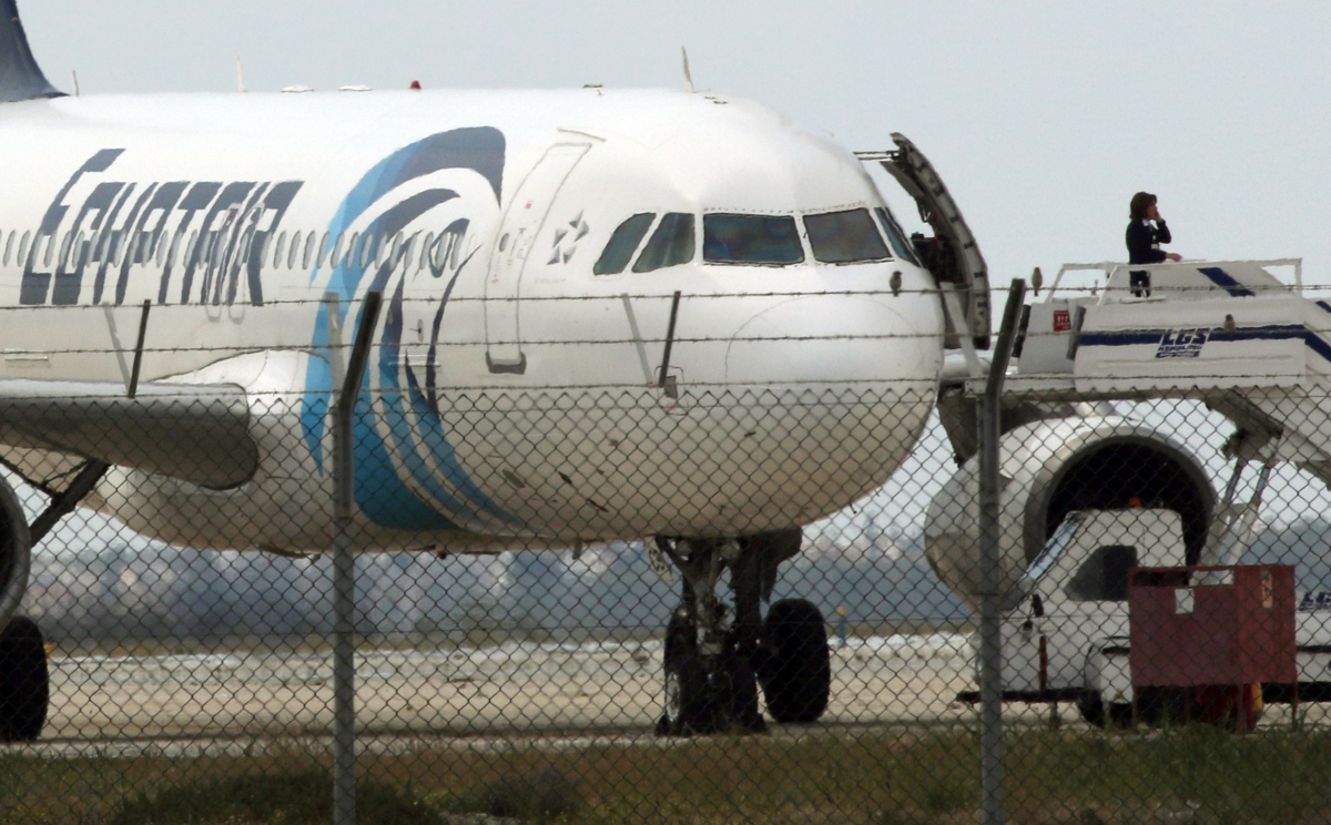 Man 'wearing suicide vest' hijacks EgyptAir plane with 60 on board