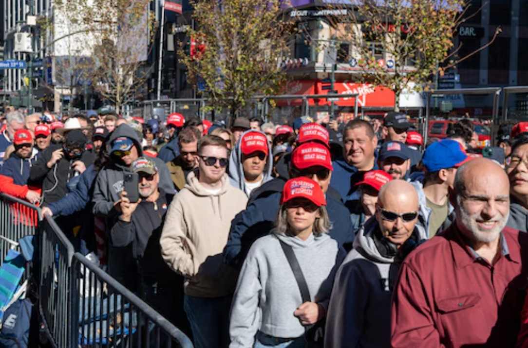 Trump Returns To NYC To The Cheers Of 20,000 Roaring Fans At Madison ...