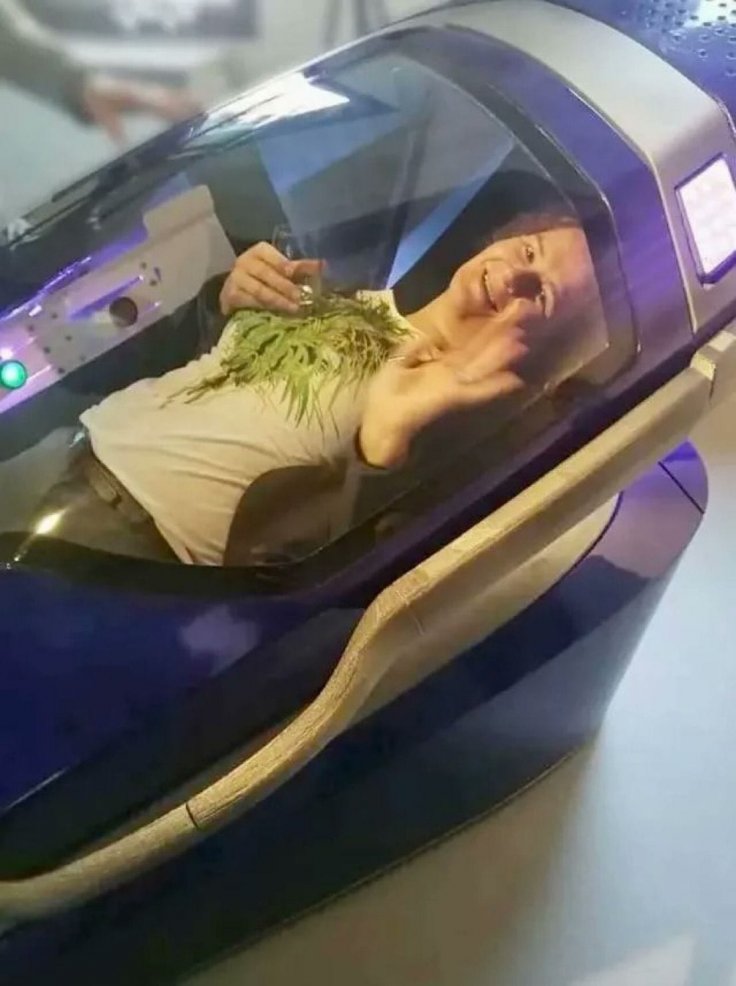 Woman dies in suicide pod Woman dies in suicide pod