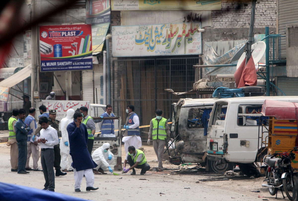 Pakistan: 6 dead, 20 wounded in suicide attack targeting army vehicle in Lahore