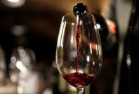 Drinking red wine can lower the short-term effects of cigarette smoking Drinking red wine can lower the short-term effects of cigarette smoking