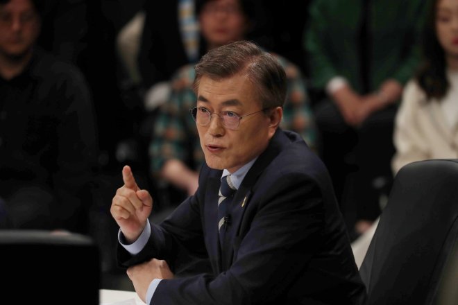 U.S. moves THAAD anti-missile to South Korean site U.S. moves THAAD anti-missile to South Korean site