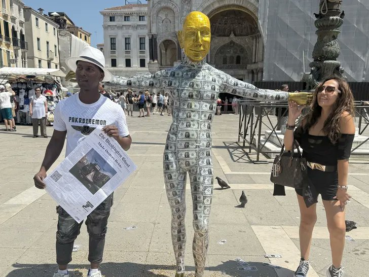Jeff Bezos statues in Venice Jeff Bezos statues in Venice