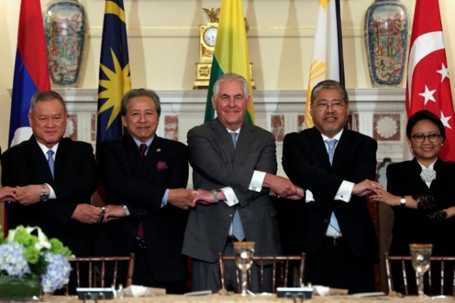 Tillerson urges ASEAN to cut North Korea funding, minimize ties Tillerson urges ASEAN to cut North Korea funding, minimize ties
