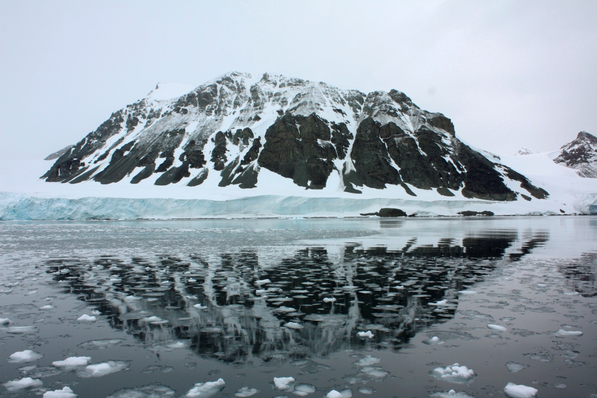 Strong Antarctic Mountain Winds: Shocking Images Of Melting Ice Shelves ...