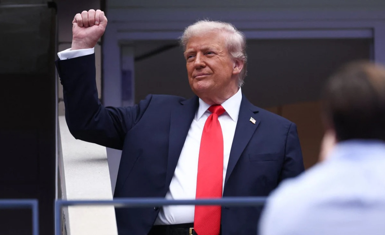 Trump Cheered as He Arrives to Watch US Open Final Between Jannik Sinner and Carlos Alcaraz after Match Was Delayed for Heightened Security Trump Cheered as He Arrives to Watch US Open Final Between Jannik Sinner and Carlos Alcaraz after Match Was Delayed for Heightened Security