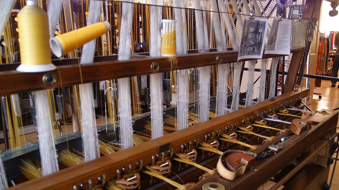 Vietnam's Garment and Footwear Firms Boost Domestic Market Presence
