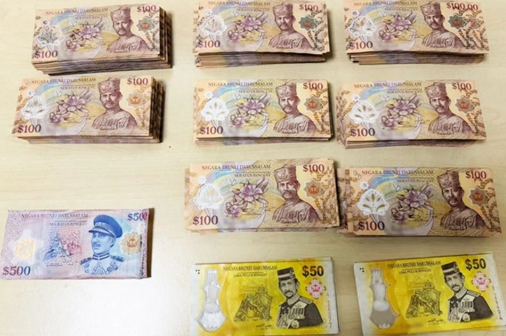 Malaysian Man Nabbed at Woodlands Checkpoint for Smuggling S0,000 in Foreign Currency into Singapore
