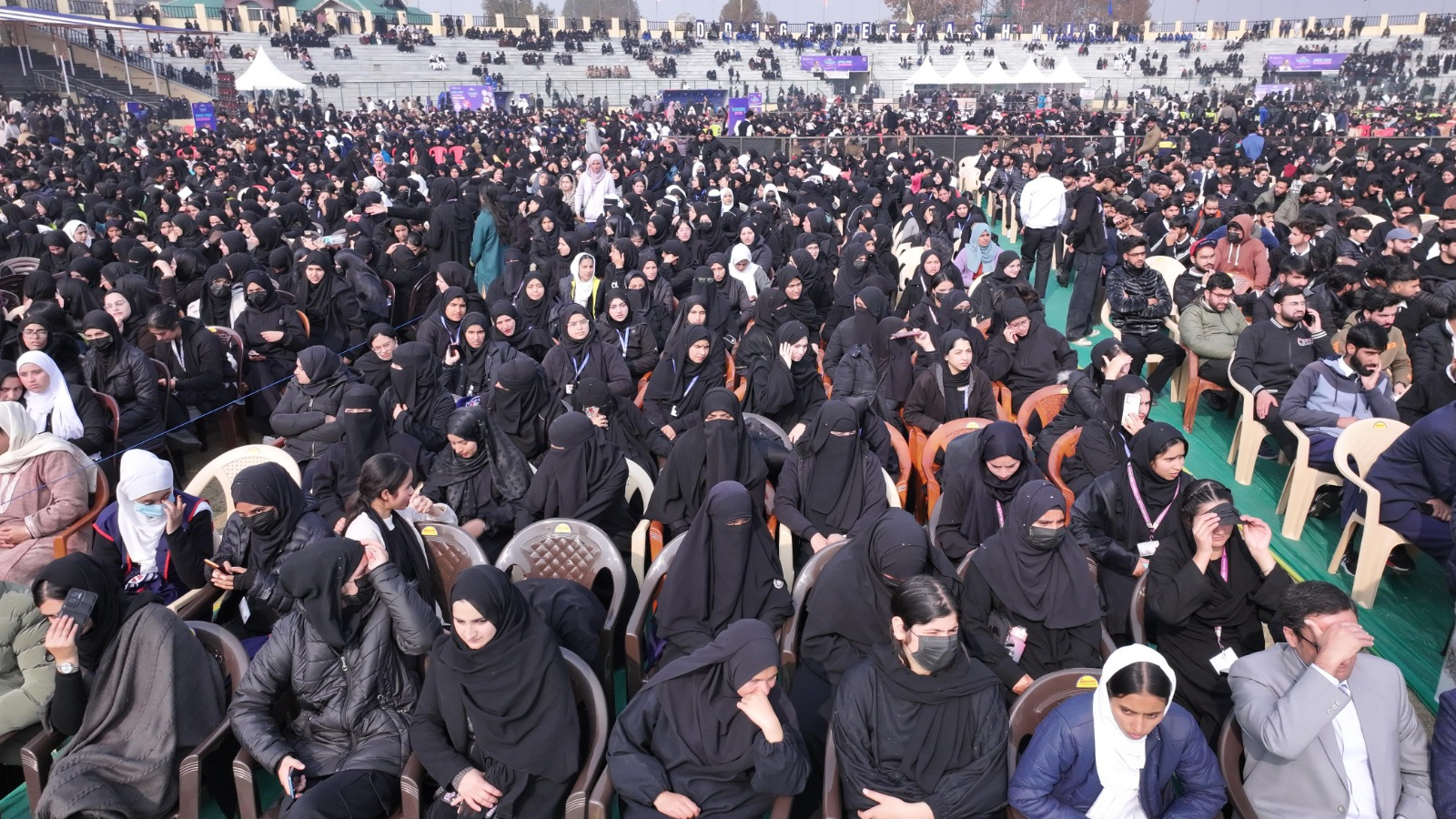 J&K: 20,000 Youth Join Sri Sri Ravi Shankar’s Movement for a Drug-Free Kashmir