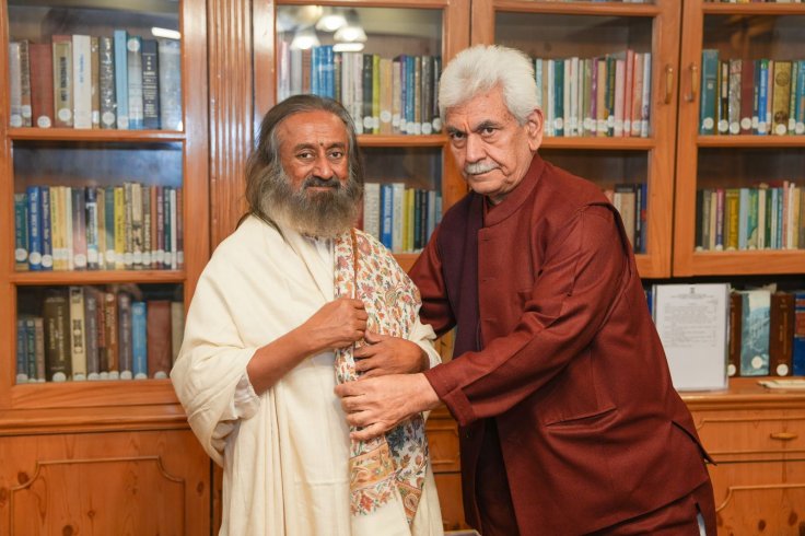 J&K: 20,000 Youth Join Sri Sri Ravi Shankar’s Movement for a Drug-Free Kashmir J&K: 20,000 Youth Join Sri Sri Ravi Shankar’s Movement for a Drug-Free Kashmir