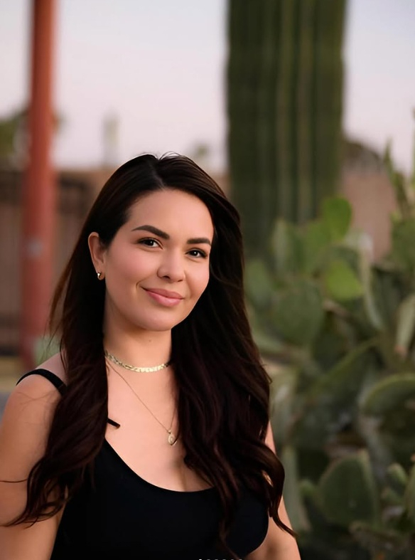 Roxanna Valenzuela Roxanna Valenzuela