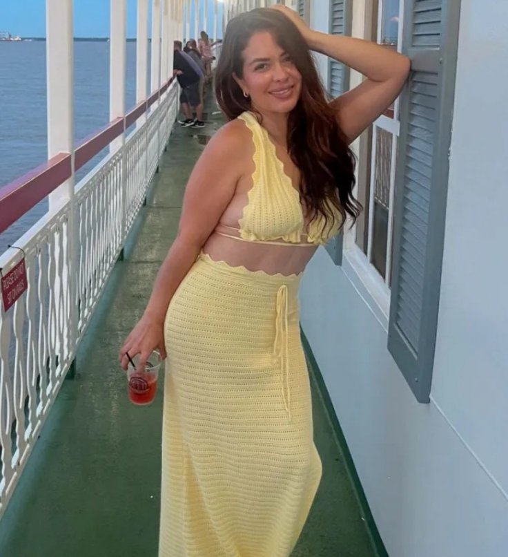 Roxanna Valenzuela Roxanna Valenzuela