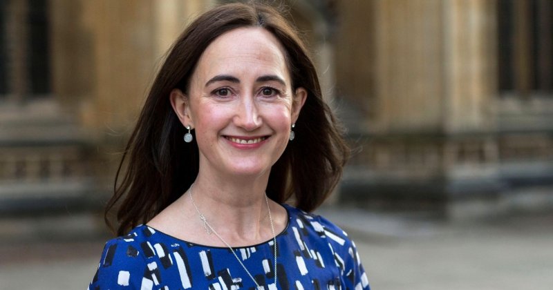 Sophie Kinsella: 'Confessions of a Shopaholic' Author Dies Aged 55 After Three-Year-Long Battle With Brain Cancer