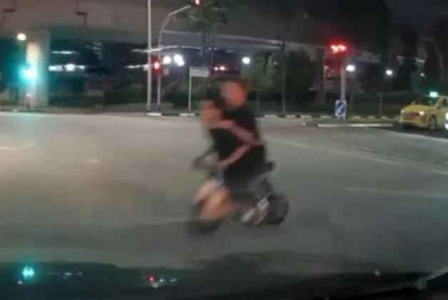 Singapore: 2 Teens on PMD Rushed to Hospital After Collision with Car in Yishun