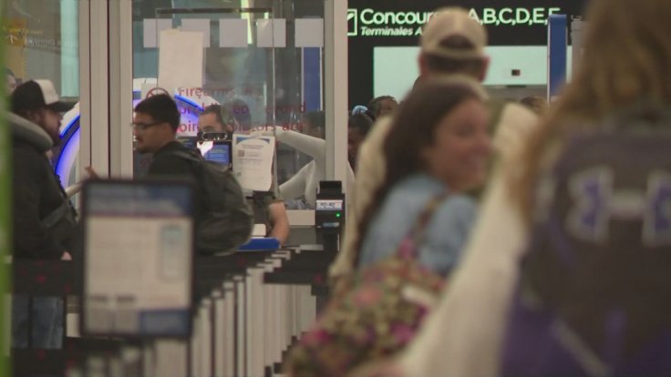 Passengers in Atlanta Airport Passengers in Atlanta Airport