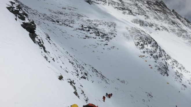 3 climbers die on Everest, one still missing
