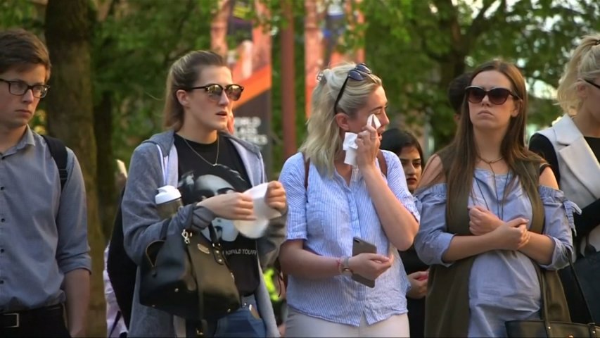 Manchester shows solidarity at Albert Square vigil for victims of arena attack