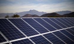 China sets up world's biggest floating solar power plant