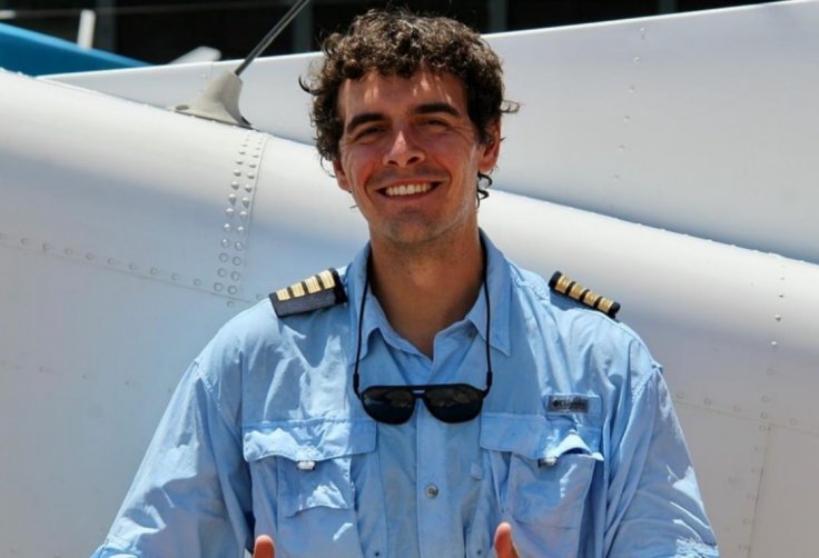 How did the Indonesian military retrieve the pilot's body? How did the Indonesian military retrieve the pilot's body?