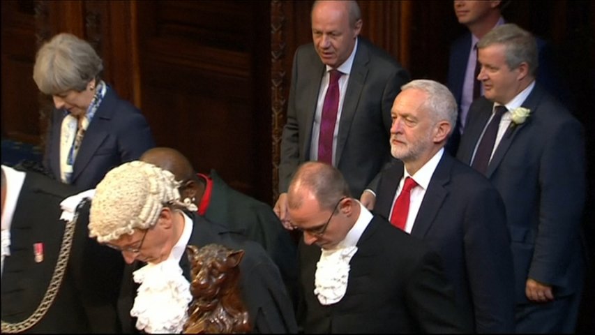 Jeremy Corbyn does not bow during Queens Speech